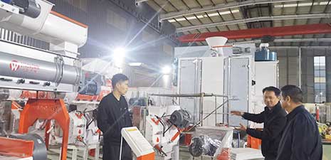 Customers from Shandong Province visit our factory