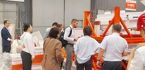 Customers from Belarus visit our factory